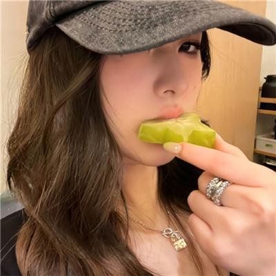 带剑女孩